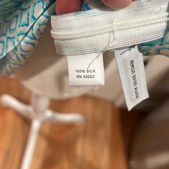 NWT BANANA REPUBLIC Geometric Silk Blouse - Picture 7 of 8